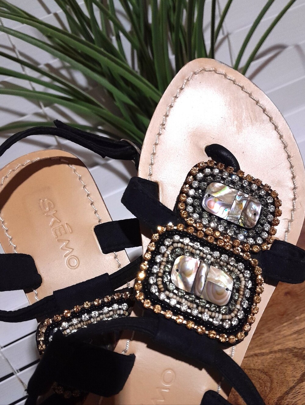 Skemo black brown sparkly rhinestone flat sandals size 6